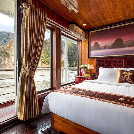 Cozy Bay Cruise Hotel