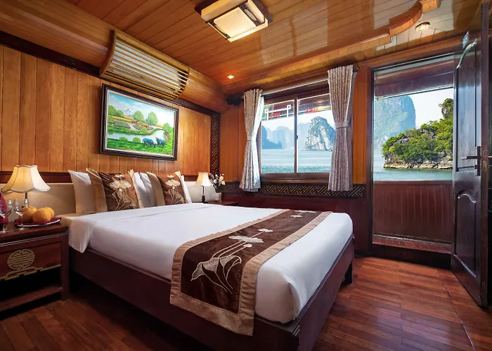 Cozy Bay Cruise  3*