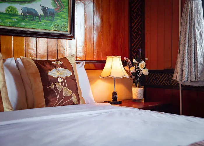 Cozy Bay Cruise 3* Hạ Long
