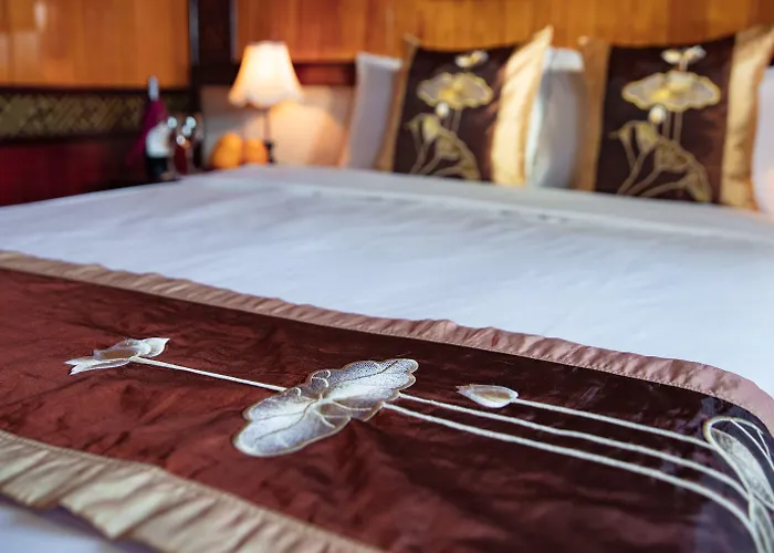 Cozy Bay Cruise  3*