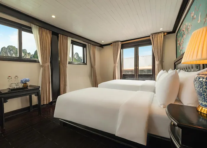Cozy Bay Cruise Hạ Long