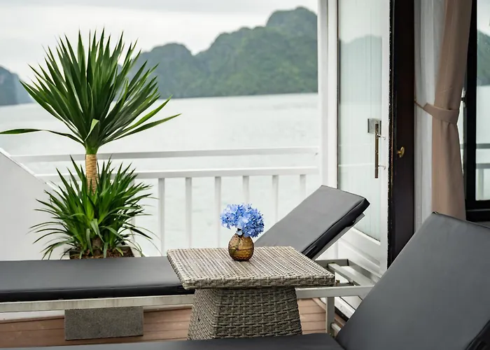 Cozy Bay Cruise 3* Hạ Long